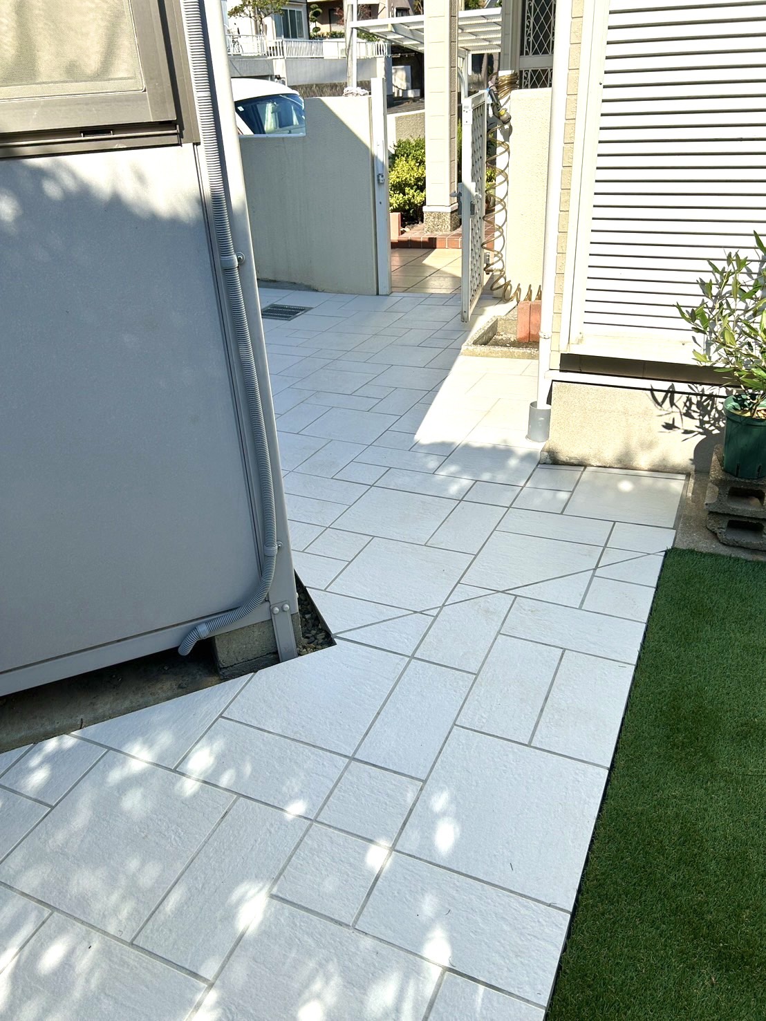 タイル　LIXIL/アレス　ランダム貼り